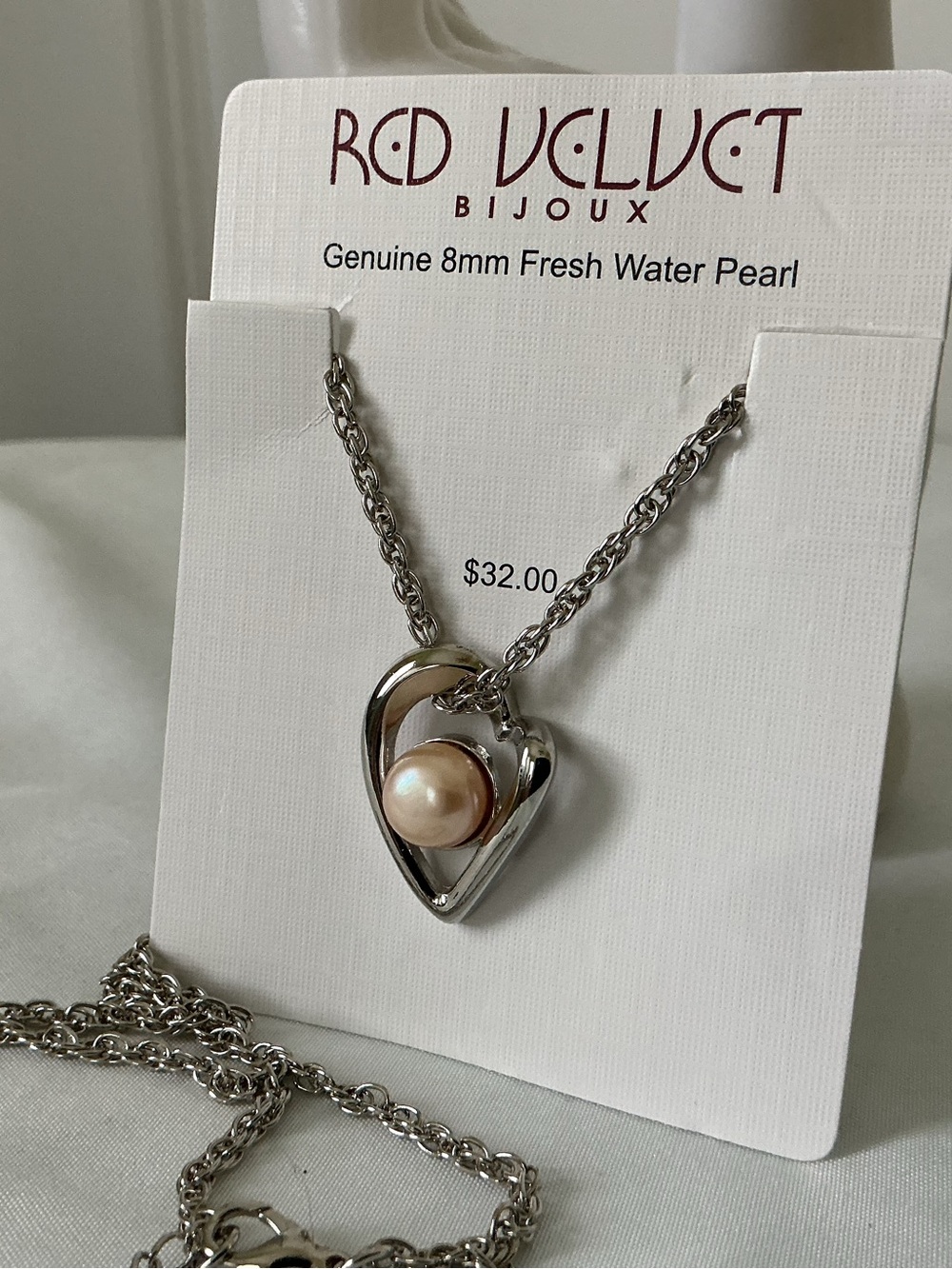 NWT Red Velvet Bijoux Necklace Silver tone Pearl Heart Pendant Silver tone